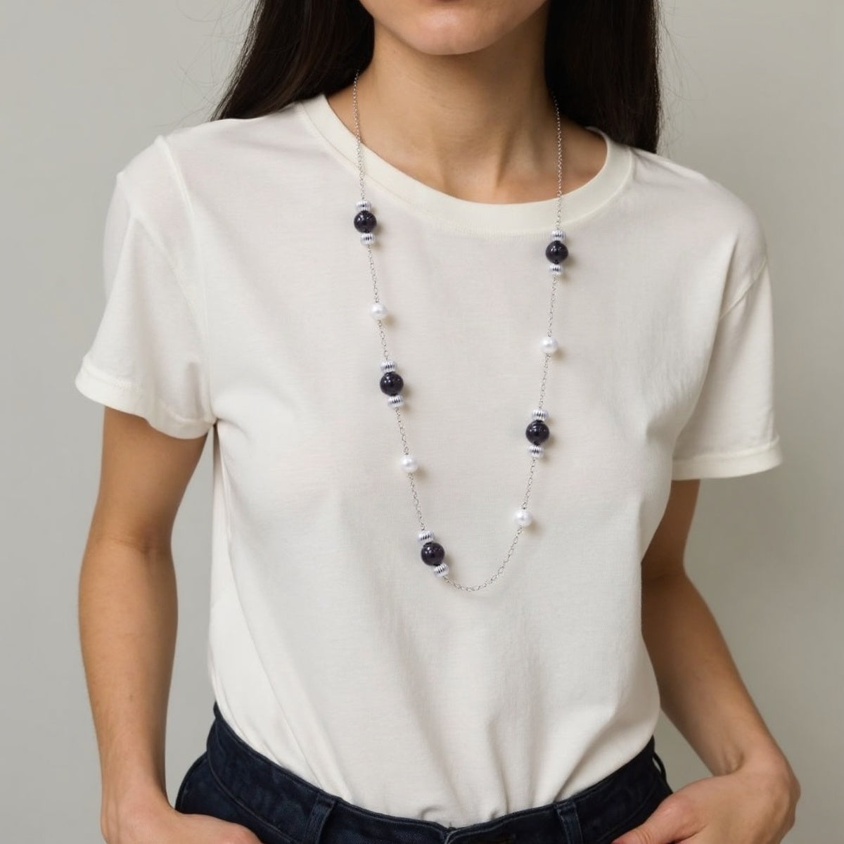 Playful kitty-shaped drop earrings with glass pearls