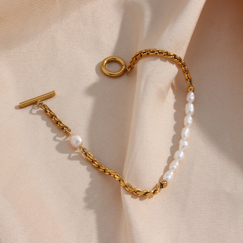 Handcrafted bracelet with natural pearls