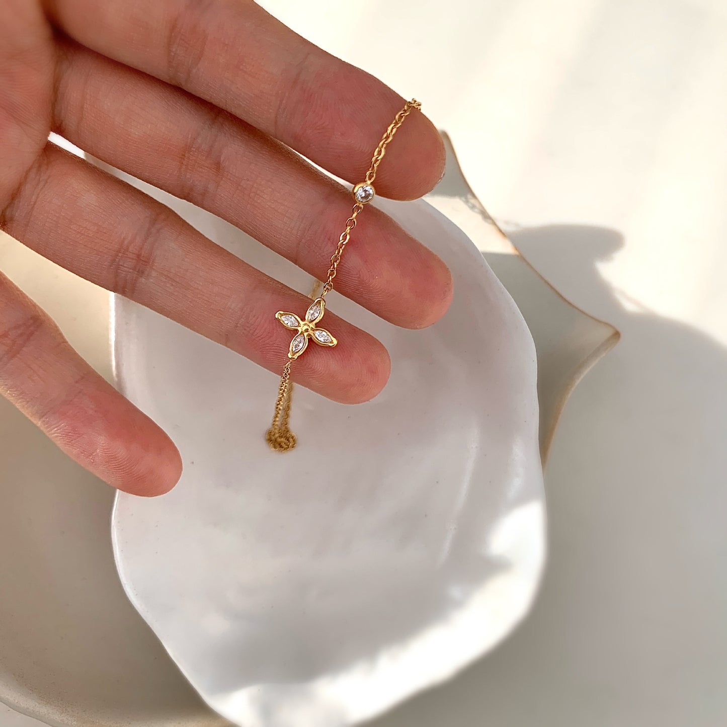 Elegant clover pendant necklace for daily wear