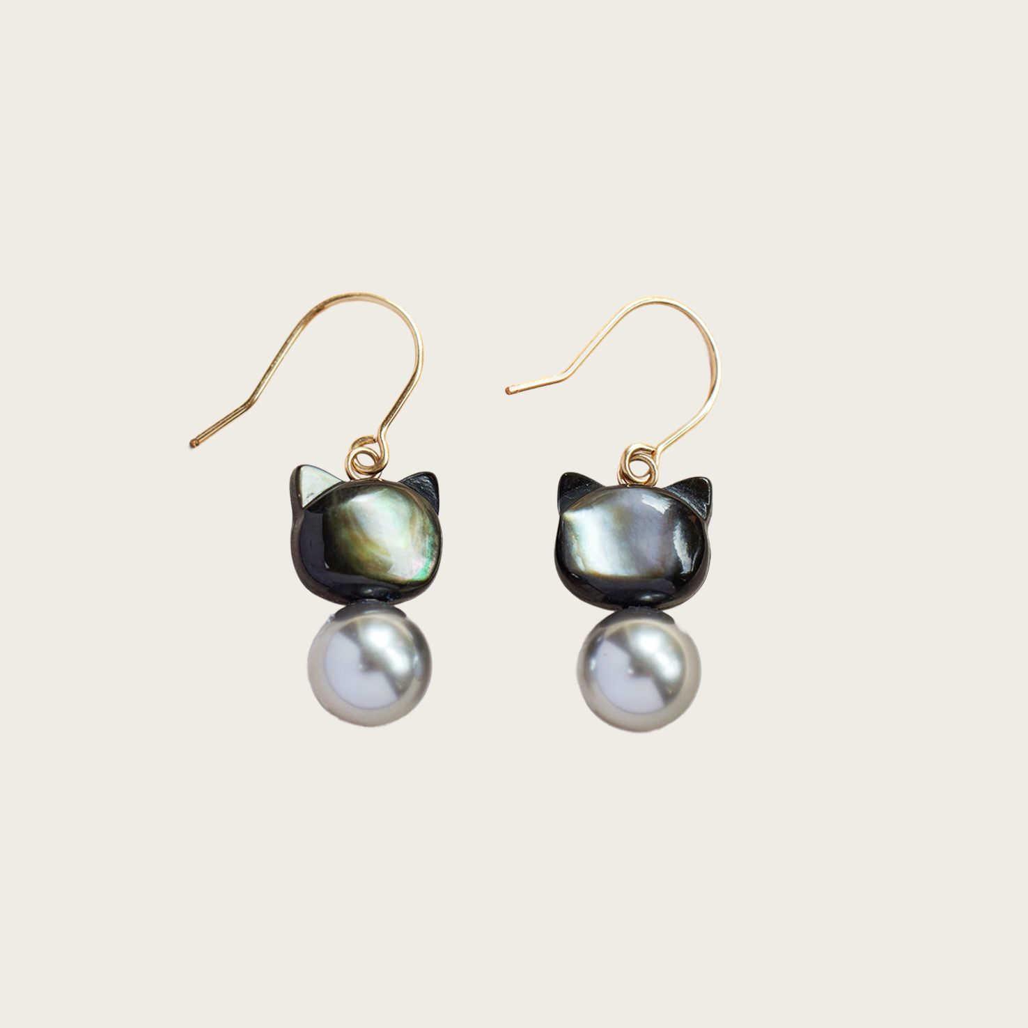 Playful kitty-shaped drop earrings with glass pearls