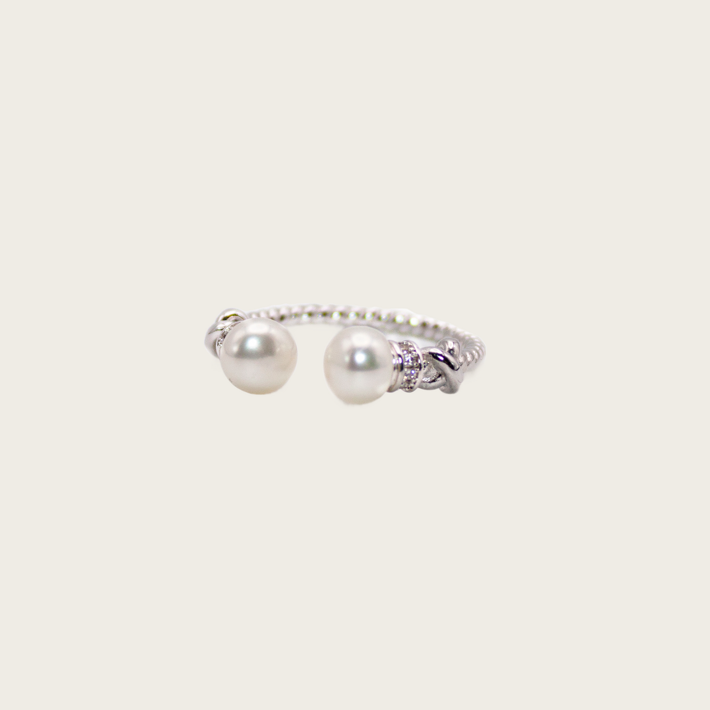 Sophisticated ring featuring two lustrous pearls