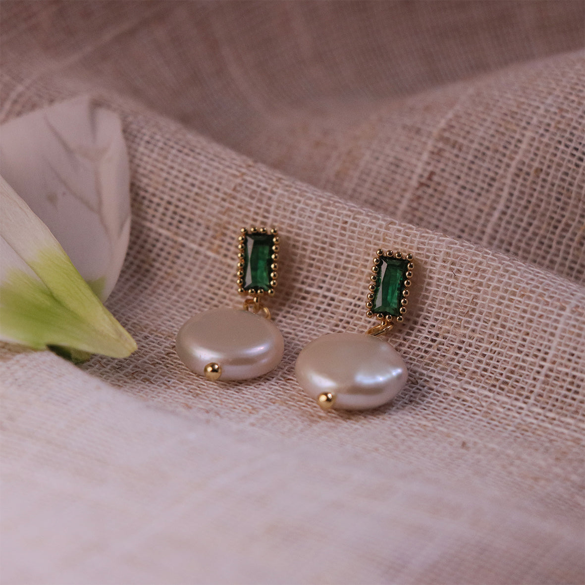 Luxury drop earrings featuring emerald green and baroque pearls