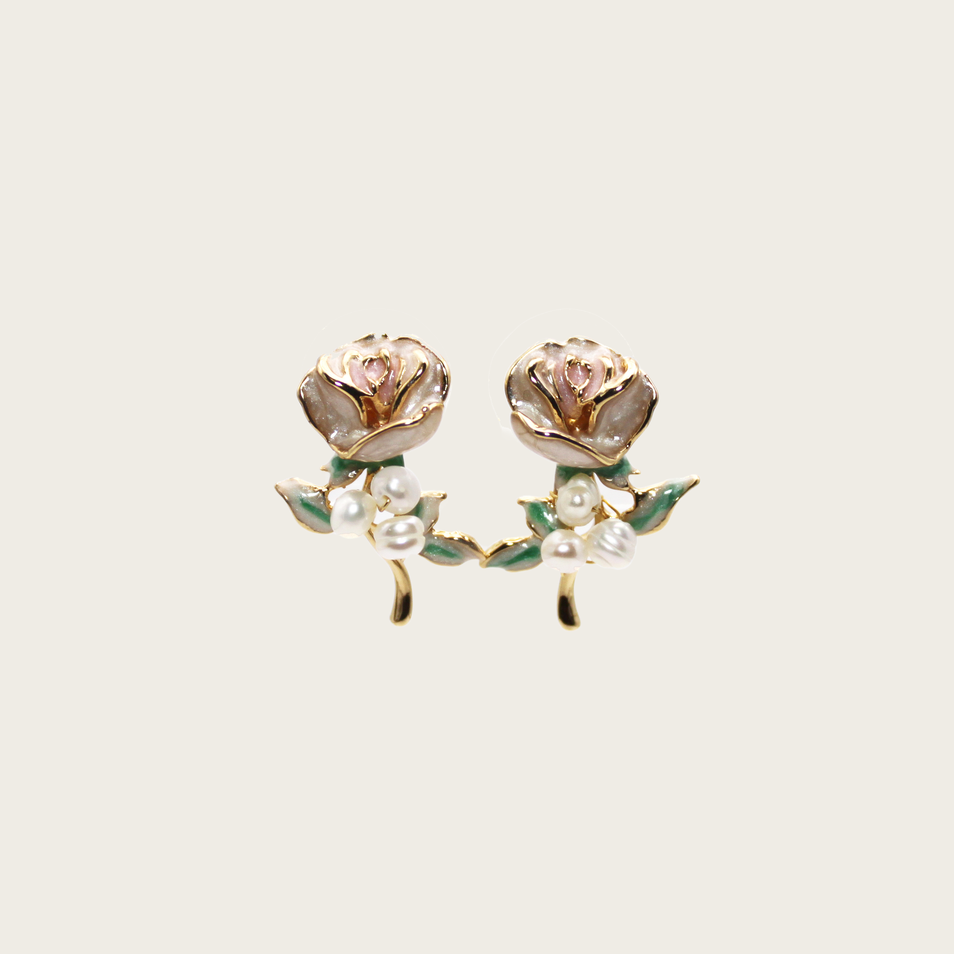 Charming rose design stud earrings with natural pearls