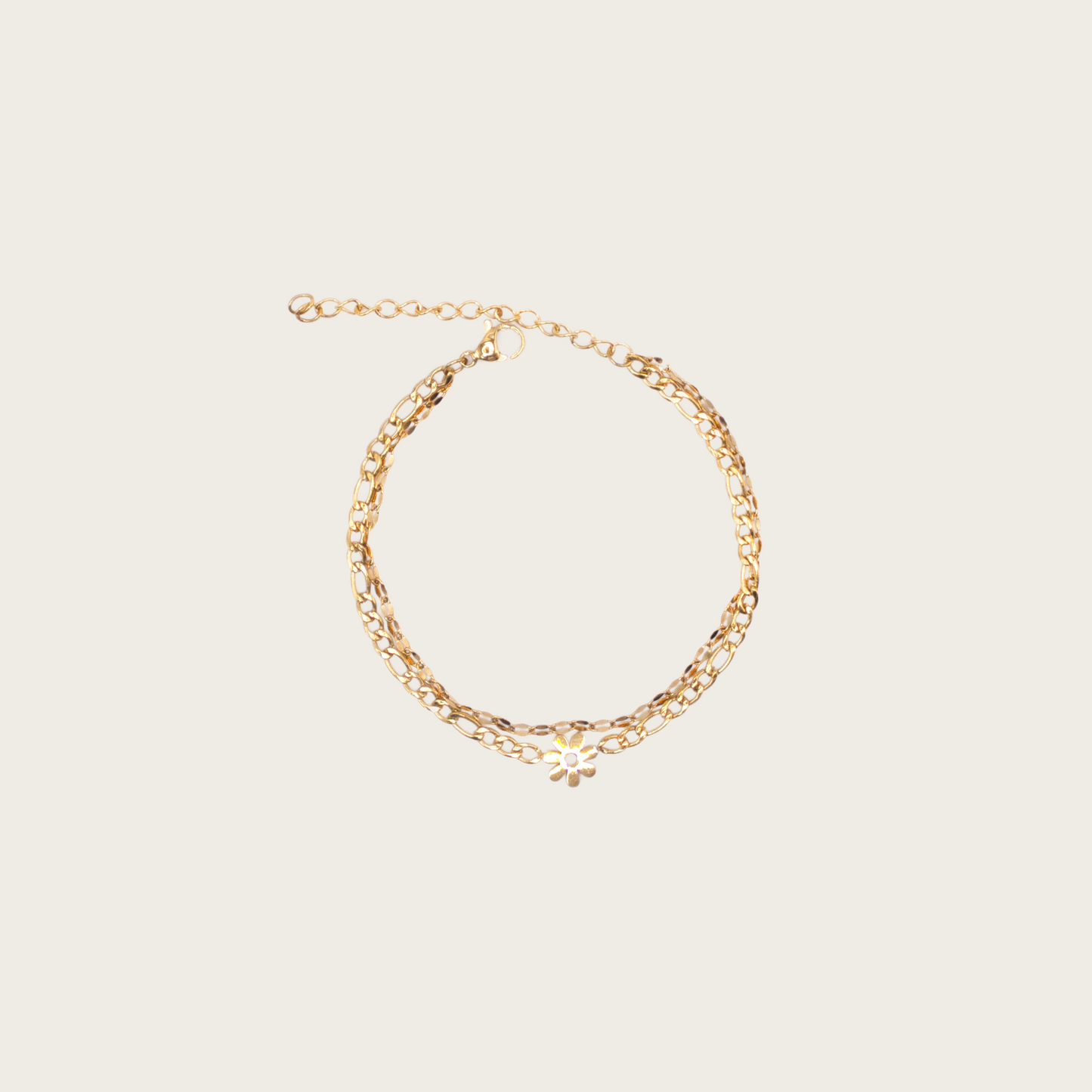 Stylish Figaro chain bracelet featuring daisy details