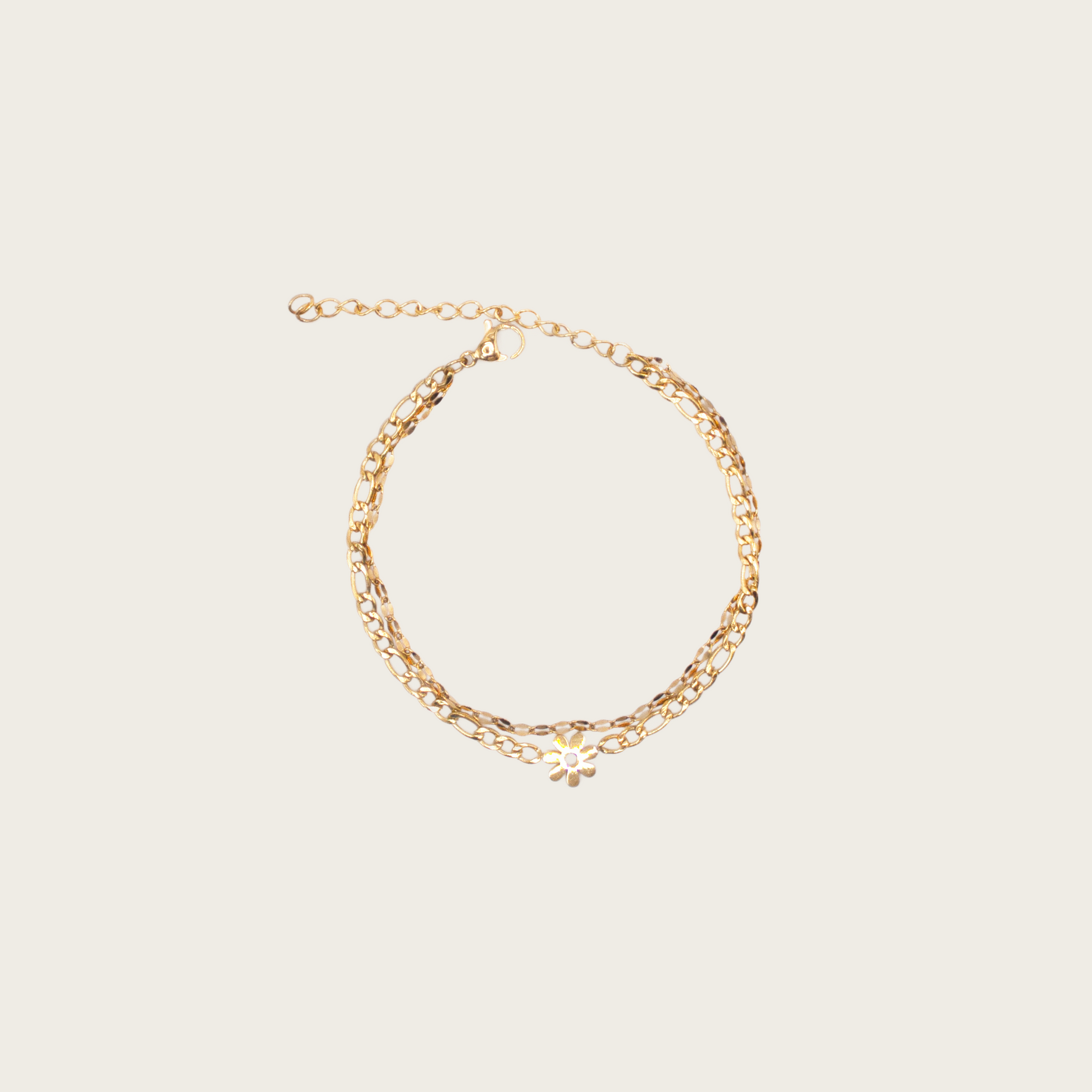 Stylish Figaro chain bracelet featuring daisy details