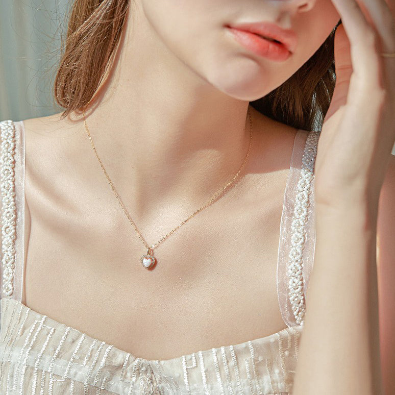 Simple heart-pattern necklace for everyday wear