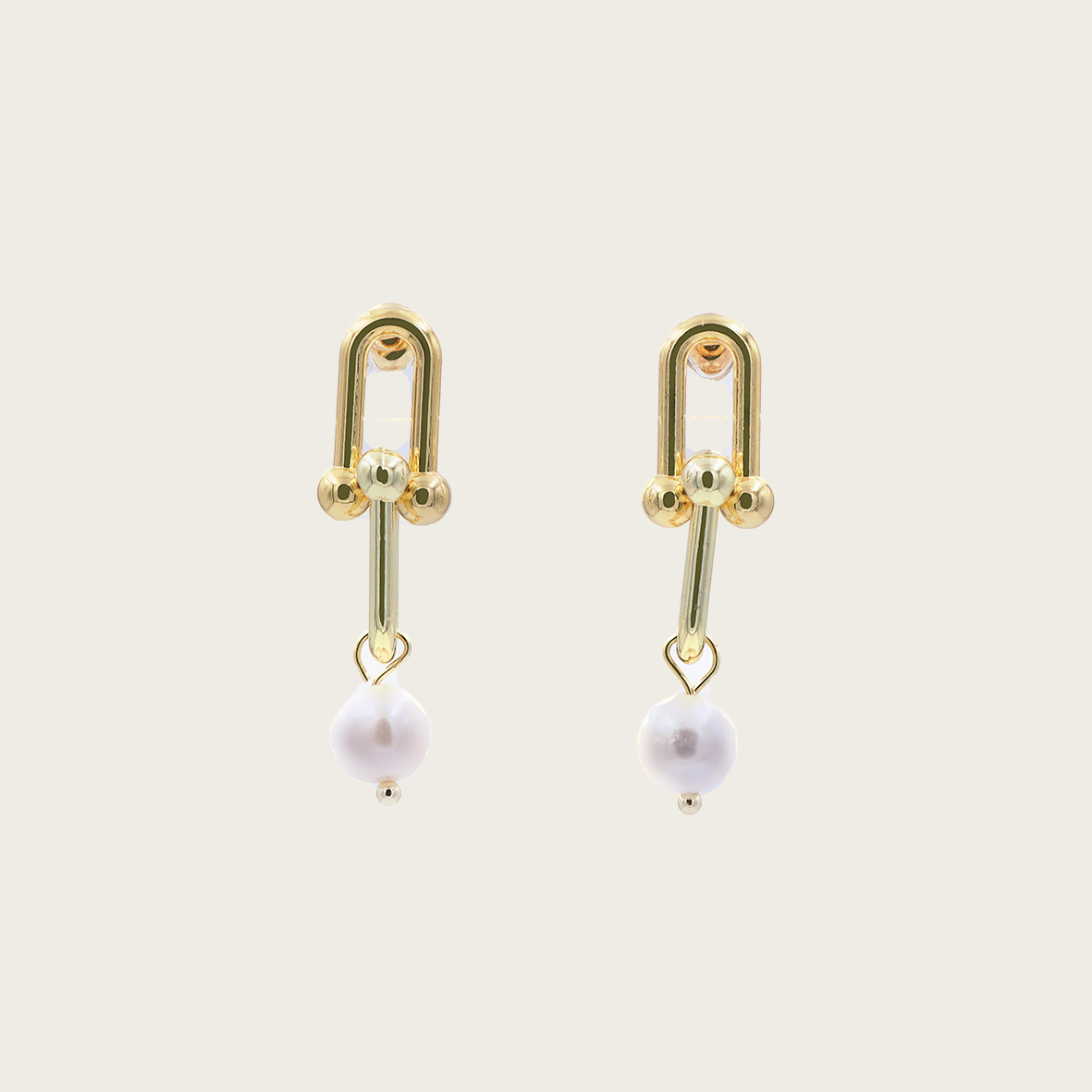Chic horseshoe chain earrings with baroque pearls