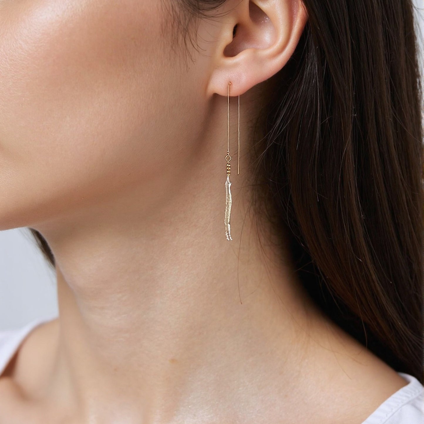 Chic dangling earrings with irregular baroque pearls
