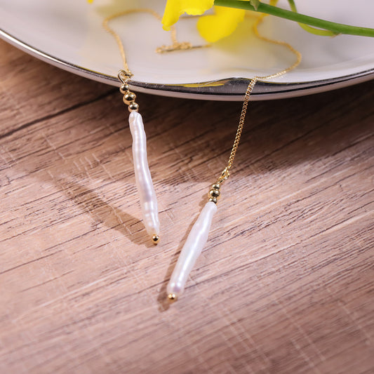 Chic dangling earrings with irregular baroque pearls