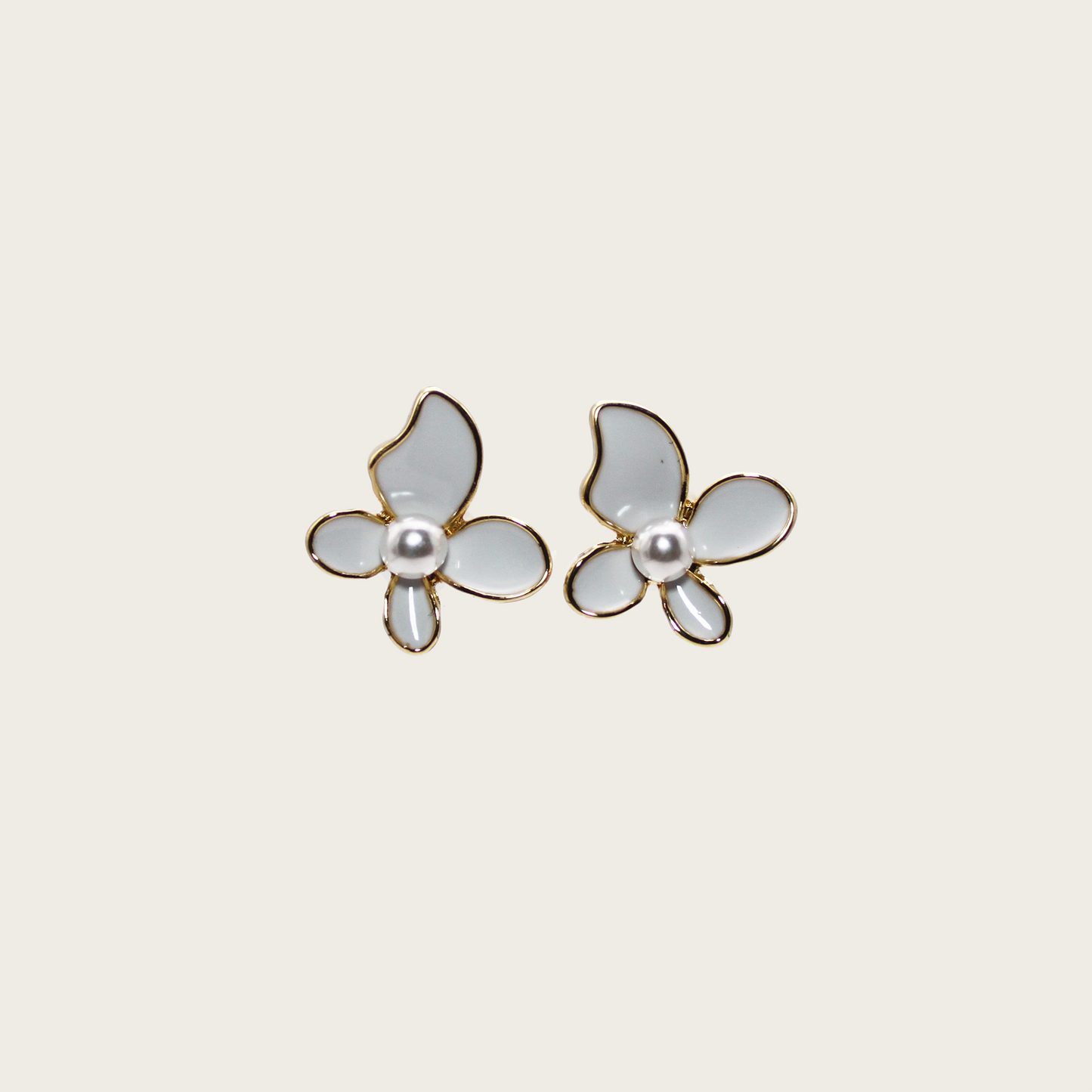 Charming white flower stud earrings, minimalist style