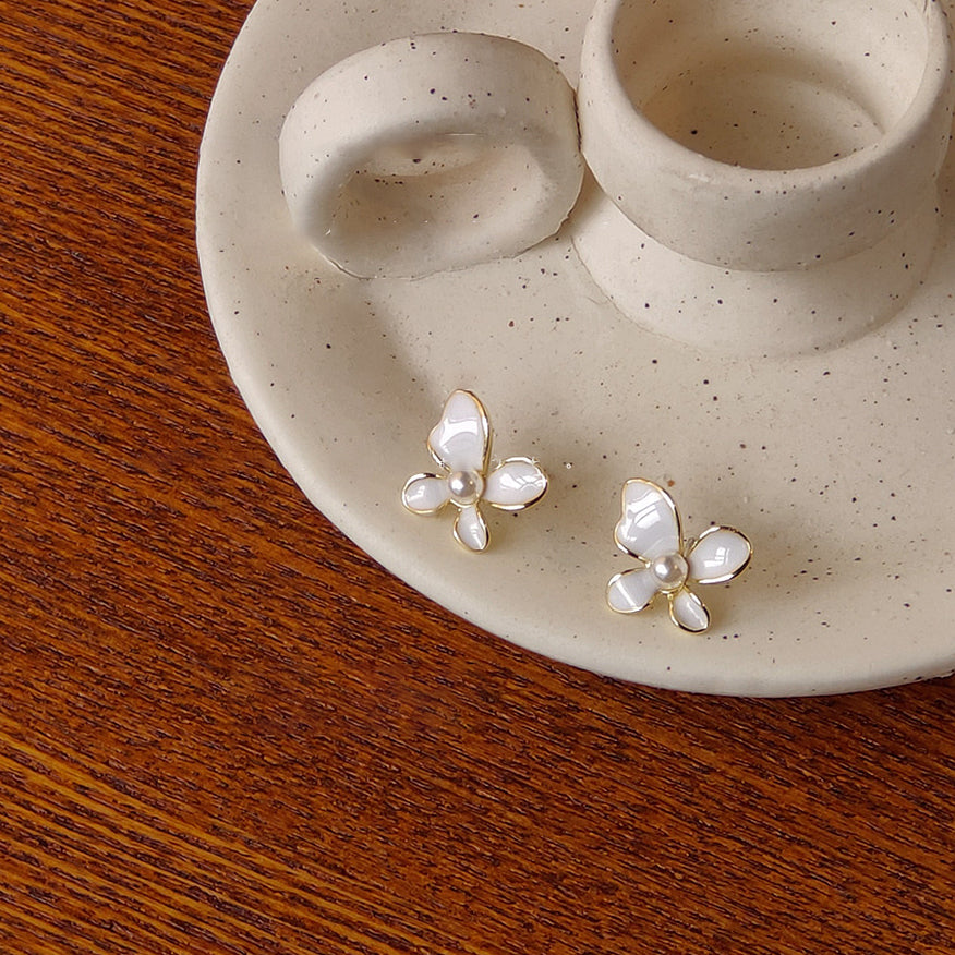 Elegant stub earrings with little white bloom design
