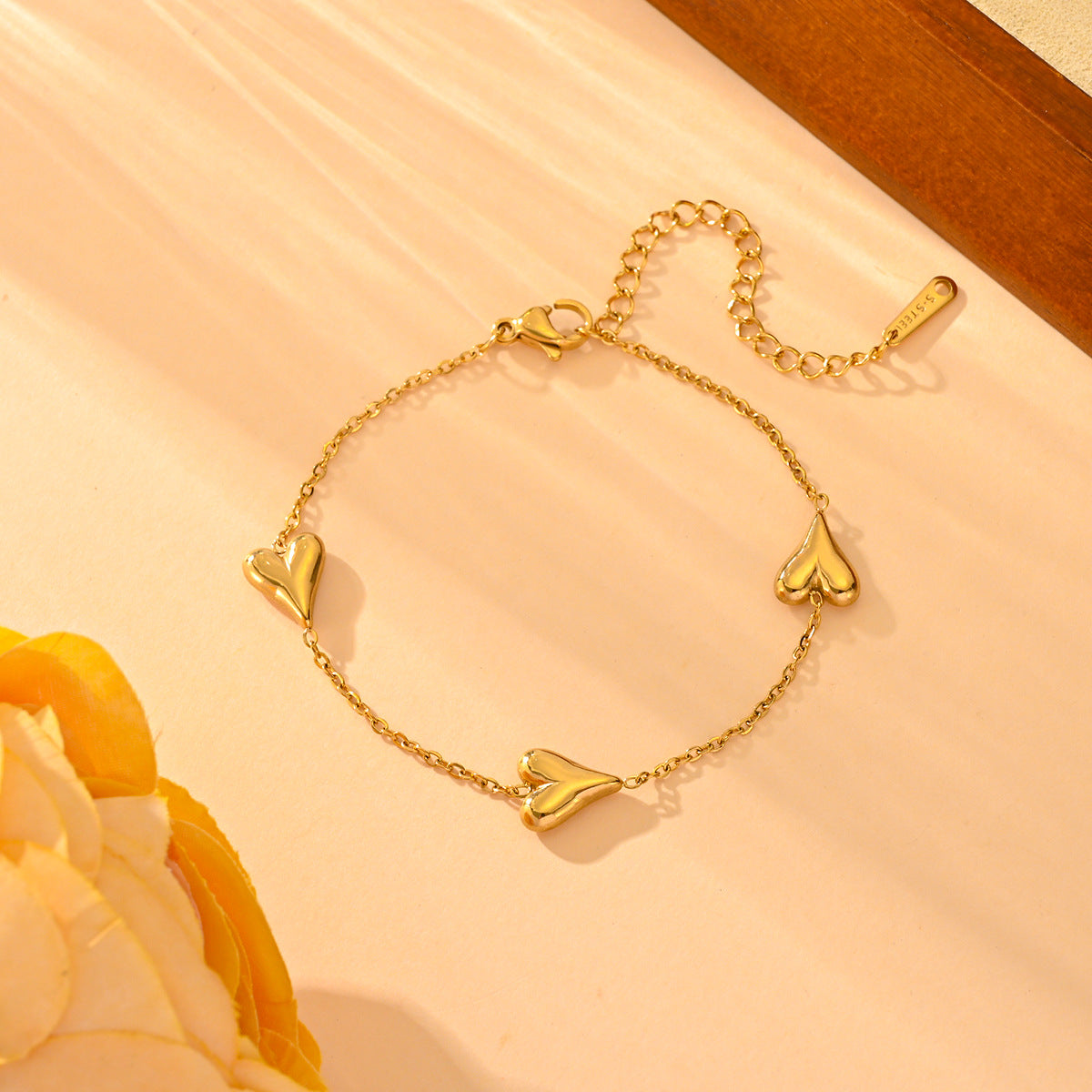 Delicate anklet with playful heart design