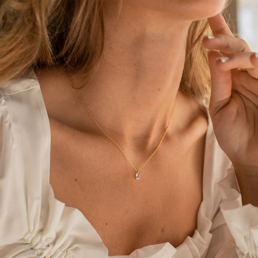 Elegant necklace featuring a mini cube zircon pendant