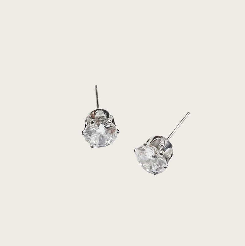 Delicate zirconia studs with a minimalist style