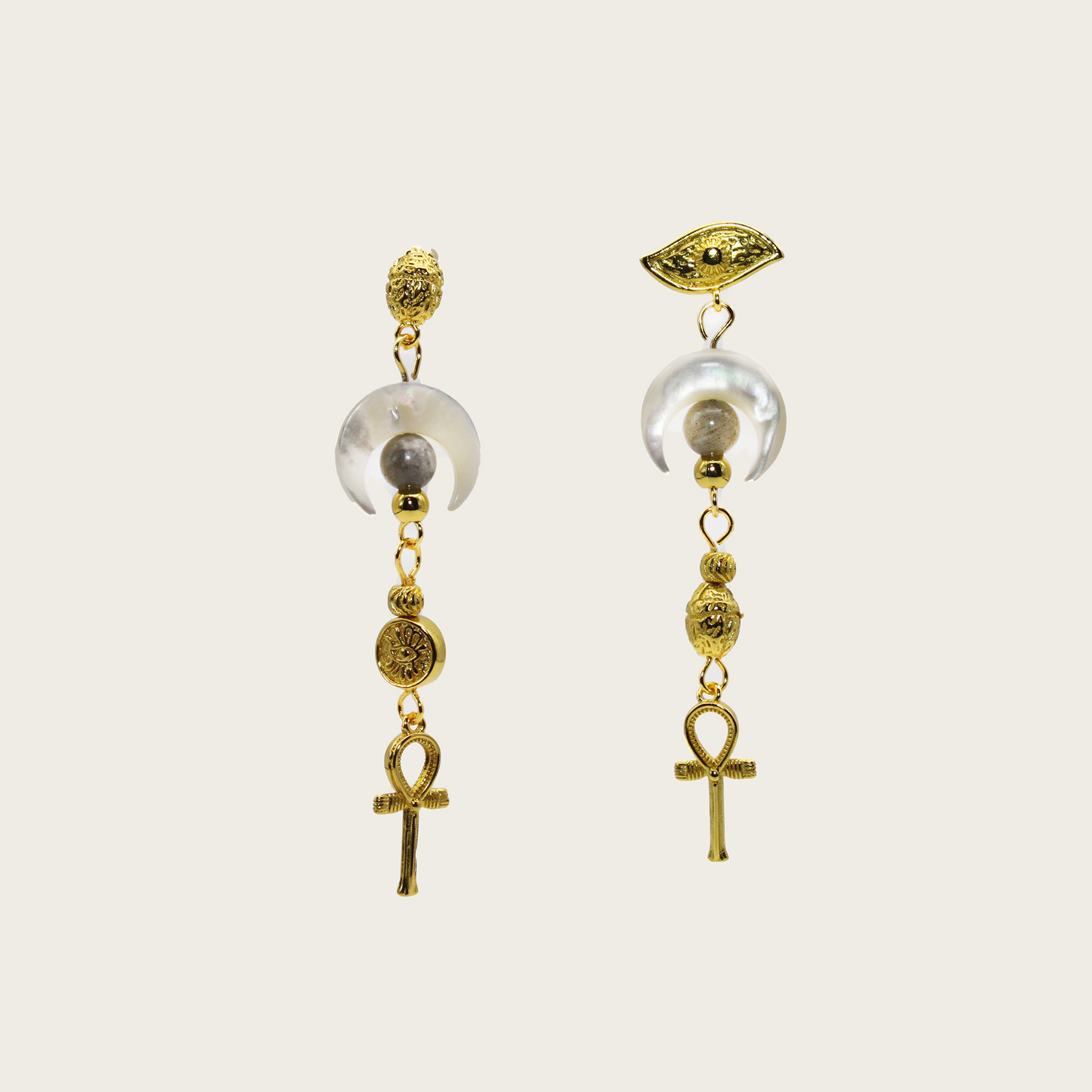 Charming asymmetrical earrings with moon detail