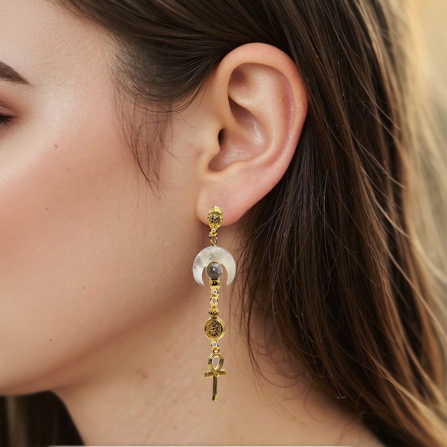 Charming asymmetrical earrings with moon detail