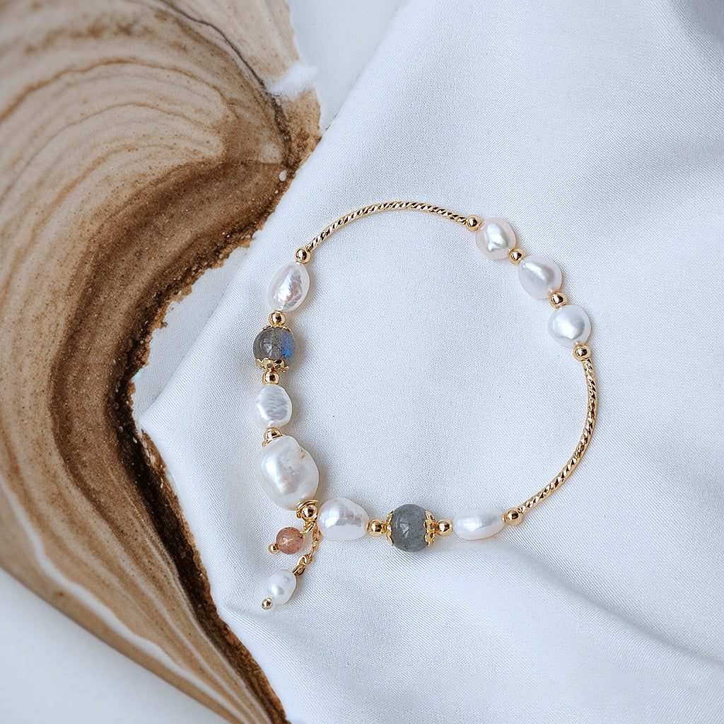 Timeless bracelet featuring moonstone and pearls