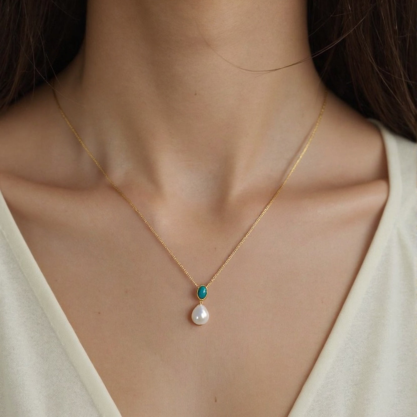 Elegant necklace featuring turquoise and natural pearls