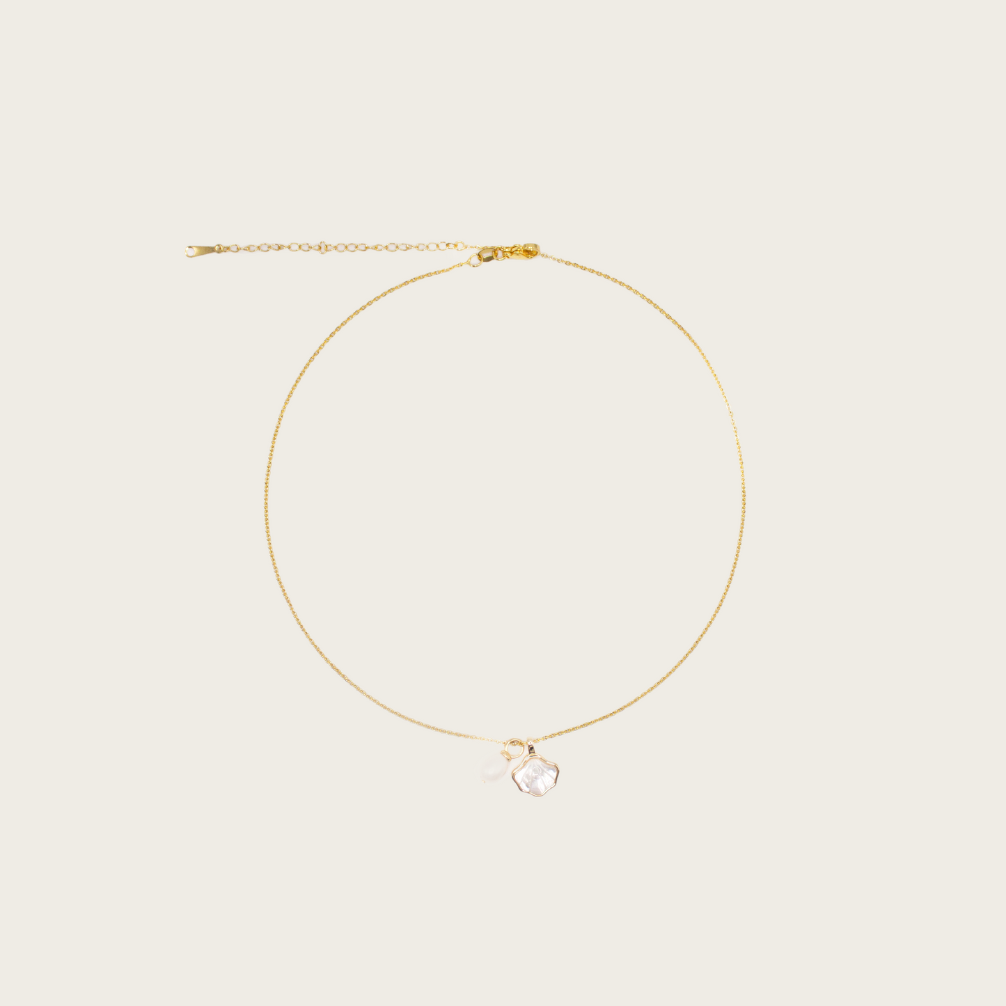 Delicate necklace featuring a pearl shell design