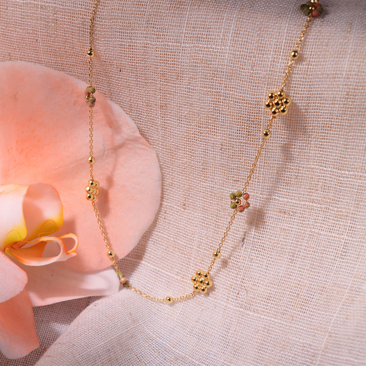 Summer Cute Flower Necklace, showcasing a delicate flower pendant crafted from natural stones in vibrant colors, ideal for sunny days