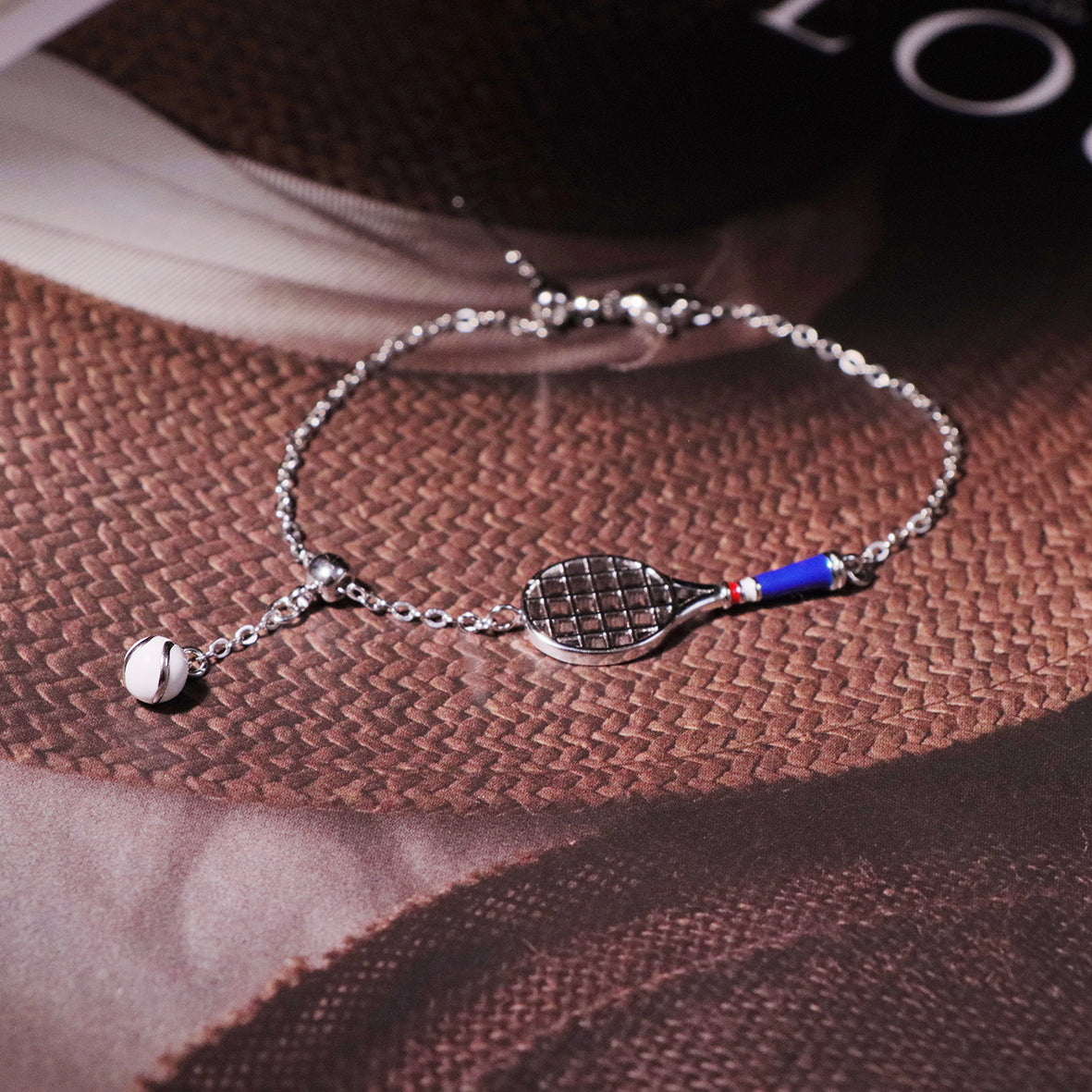 Sporty tennis racket chain bracelet with modern design