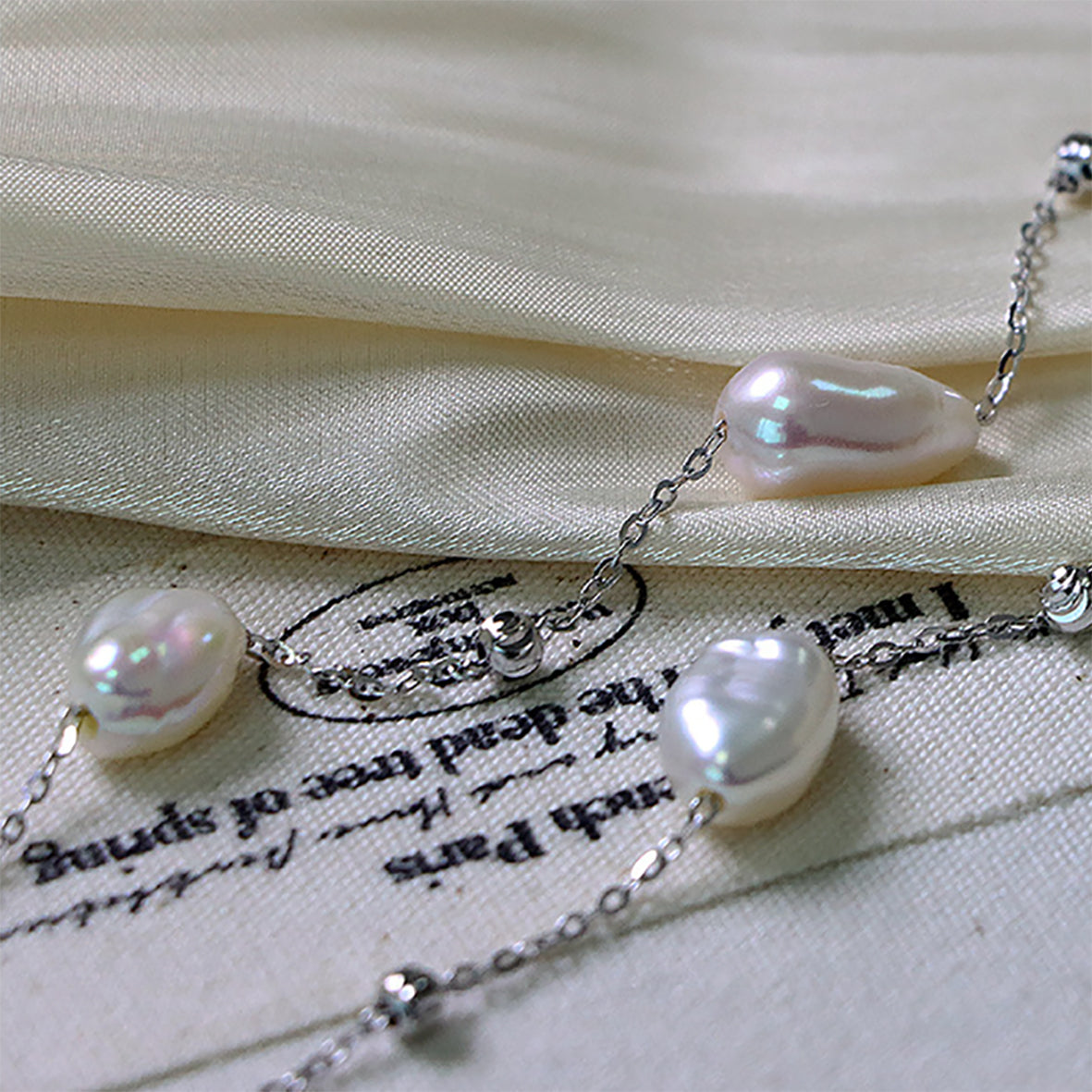 Elegant pearl necklace inspired by a starry night