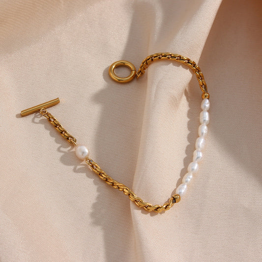 Handcrafted bracelet with natural pearls