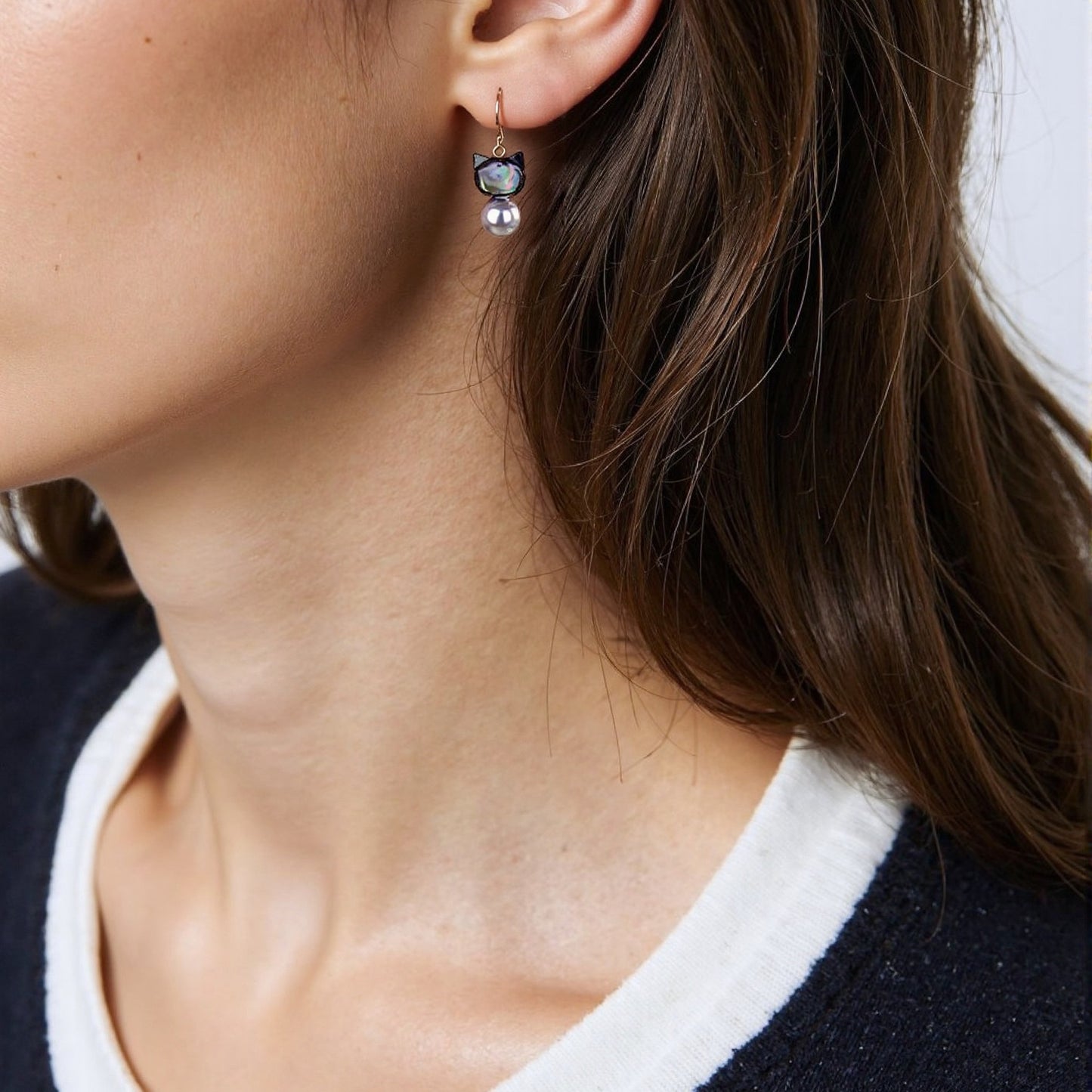 Playful kitty-shaped drop earrings with glass pearls