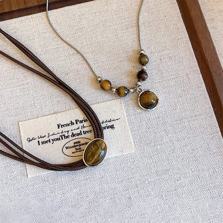 Chic necklace featuring tigerite on a leather cord